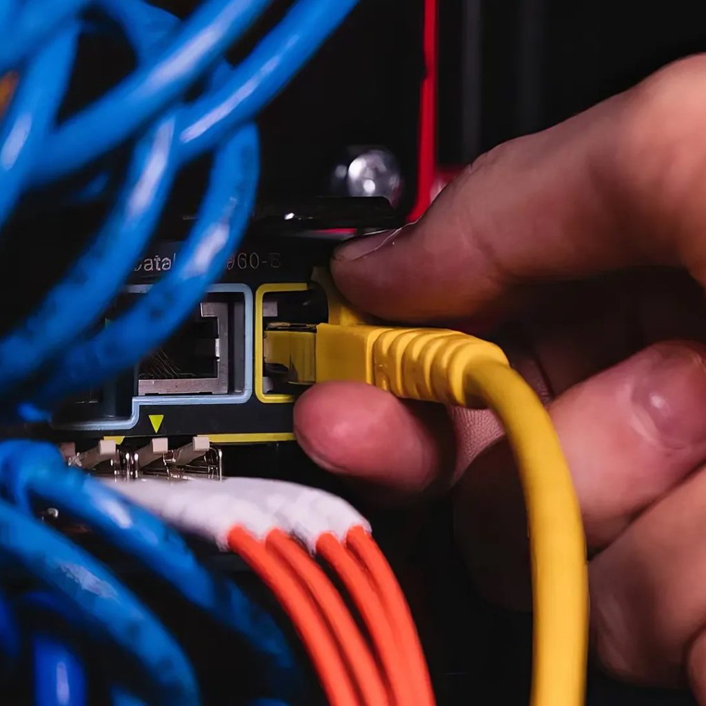 اتصال مجدد اینترنت در دست اقدام است، ولی زمان می‌برد